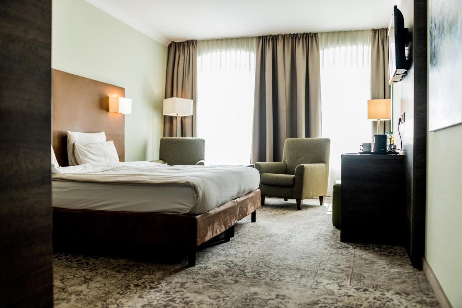Business King Room
